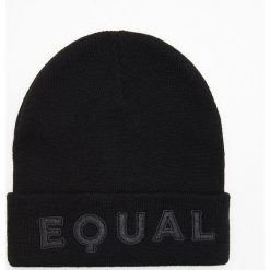 Czapka z kolekcji EQUAL - Czarny. Czapki i kapelusze męskie Cropp. W wyprzedaży za 19.99 zł.