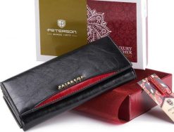 Peterson Skórzany portfel damski zamykany klapką z akcentem Peterson NoSize. Portfele damskie Peterson, bez wzorów. Za 136.60 zł.