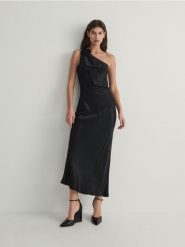 Sukienka maxi z dekoracyjną różą - czarny. Czarne sukienki damskie Reserved, l, bez wzorów, z tkaniny, bez kołnierzyka, bez ramiączek, maxi, dopasowane. W wyprzedaży za 69.99 zł.