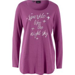 Długi shirt bawełniany z połyskującym nadrukiem bonprix fiołkowy lila z nadrukiem. Bluzki damskie bonprix. Za 34.99 zł.