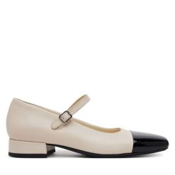 Półbuty Vagabond Shoemakers. Białe półbuty damskie Vagabond Shoemakers, bez wzorów, bez obcasa, na płaskiej podeszwie, bez zapięcia. Za 339.99 zł.