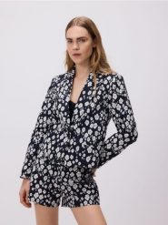 Marynarka w kwiaty - wielobarwny. Żakiety damskie Reserved, l, bez wzorów, z bawełny. W wyprzedaży za 139.99 zł.