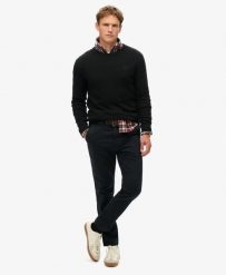 Superdry Spodnie chinos International Slim Fit – Washed Black. Czarne eleganckie spodnie męskie Superdry., m, bez wzorów, z bawełny. Za 338.45 zł.
