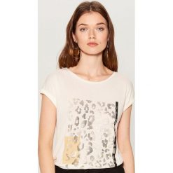 Koszulka z motywem zwierzęcym - Biały. Białe t-shirty damskie Mohito, m, bez wzorów, bez kołnierzyka. W wyprzedaży za 19.99 zł.