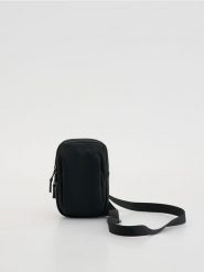 Saszetka crossbody - czarny. Czarne saszetki męskie Reserved, małe. Za 79.99 zł.