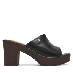 Klapki Lasocki. Czarne klapki damskie Lasocki, bez wzorów, bez obcasa. Za 169.99 zł.