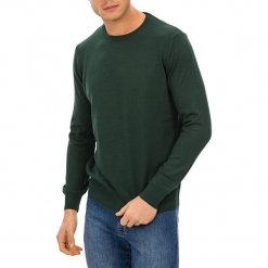 Sweter w kolorze zielonym. Zielone swetry przez głowę męskie marki Galvanni, z okrągłym kołnierzem. W wyprzedaży za 229.95 zł.