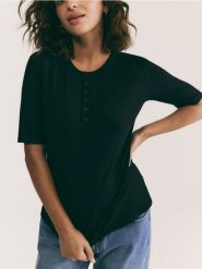 Bluzka z wiskozy - czarny. Czarne bluzki damskie Reserved, l, bez wzorów, z dzianiny, bez kołnierzyka, bez ramiączek. Za 79.99 zł.