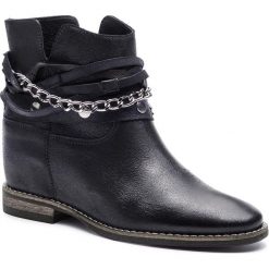Botki CARINII - B4898 362-000-000-B89. Niebieskie kozaki damskie marki Carinii, z materiału. W wyprzedaży za 279.00 zł.