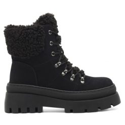 Trzewiki DeeZee. Czarne botki damskie DeeZee, bez obcasa, na płaskiej podeszwie, bez zapięcia. Za 107.99 zł.