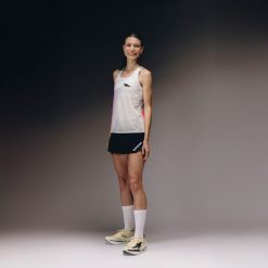 Koszulka do biegania bez rękawów damska Kiprun Proteam. Brązowe koszulki sportowe damskie KIPRUN, m, bez wzorów, z materiału, bez kołnierzyka, bez ramiączek, do biegania. Za 249.99 zł.