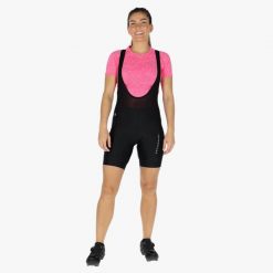 Spodenki rowerowe Rowerowa Damska Swedemount Core Bike Bib Short szybkoschnące. Czarne obuwie sportowe damskie SWEDEMOUNT, bez wzorów, z tkaniny, sportowe, na fitness i siłownię. W wyprzedaży za 245.00 zł.