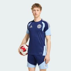 Koszulka treningowa Ajax Amsterdam 26/27 Tiro26. Niebieskie koszulki sportowe męskie Adidas, l, bez wzorów, z materiału, bez kołnierzyka, bez ramiączek, do biegania, climacool (adidas). Za 239.00 zł.