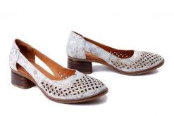 ARTIKER RELAKS 58C2117 ecru, czółenka damskie. Brązowe czółenka damskie Artiker Relaks, w ażurowe wzory, ze skóry, bez obcasa, na obcasie, bez zapięcia. Za 233.67 zł.