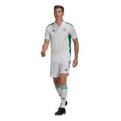 Koszulka domowa Algérie 2020/21. Białe koszulki sportowe męskie Adidas, bez wzorów, z poliesteru, bez kołnierzyka, bez ramiączek, do piłki nożnej. W wyprzedaży za 282.30 zł.