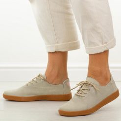 Beżowe skórzane półbuty damskie T.Sokolski w26-611. Brązowe półbuty damskie Sokolski, na jesień, bez wzorów, z jeansu, casualowe, z okrągłym noskiem, bez obcasa, bez zapięcia. W wyprzedaży za 179.10 zł.