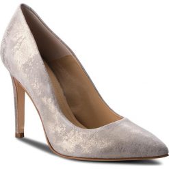 Szpilki SOLO FEMME - 34201-A7-G57/000-04-00 Taupe. Szare szpilki damskie Solo Femme, z materiału. W wyprzedaży za 189.00 zł.