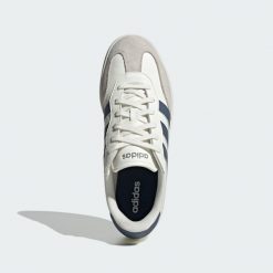 Buty Barreda. Białe trekkingi męskie Adidas, trekkingowe. Za 226.99 zł.