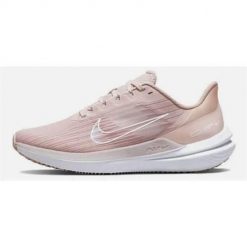 Buty do biegania damskie Nike Air Winflo 9. Czerwone obuwie sportowe damskie Nike, bez wzorów, z materiału, do biegania. Za 513.00 zł.