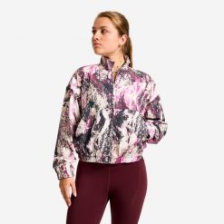Bluza sportowa damska Domyos. Fioletowe bluzy sportowe damskie DOMYOS, l, bez wzorów, z materiału, bez kaptura, na fitness i siłownię. Za 99.99 zł.