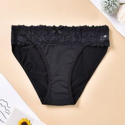 Figi koronkowe z elastycznego materiału Santoshi. Brązowe figi damskie Intica, l, bez wzorów, z koronki. W wyprzedaży za 69.00 zł.