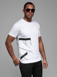 Koszulka męska z bawełnianego jerseyu z dużym bocznym napisem – biała V2 OM-TSPT-0213 - XXL. Białe koszulki sportowe męskie Ombre Clothing, l, z aplikacjami, z bawełny, klasyczne, bez kołnierzyka. W wyprzedaży za 49.99 zł.