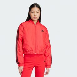 Kurtka Essentials 3-Stripes Insulated Crop Bomber. Czerwone kurtki damskie Adidas, m, bez wzorów, z materiału, bez kaptura. Za 379.00 zł.