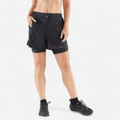 Spodenki do biegania damskie Kiprun 2w1 Run 500. Czarne szorty sportowe damskie KIPRUN, xs, bez wzorów, z materiału, sportowe, do biegania. Za 89.99 zł.