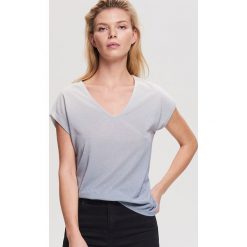 Bluzka z błyszczącą nitką - Jasny szar. Bluzki damskie marki Reserved. W wyprzedaży za 34.99 zł.