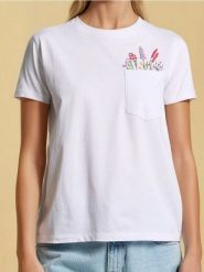 Bawełniana koszulka z haftem i kieszonką - biały. Białe t-shirty damskie Sinsay, l, bez wzorów, z bawełny, bez kołnierzyka. Za 29.99 zł.