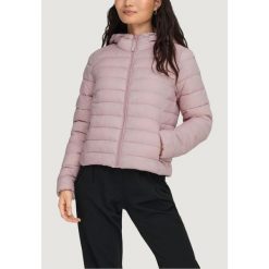 Kurtka puchowa Kobieta ONLY ONLTAHIA LW QUILTED HOOD JKT NOOS OTW. Czerwone kurtki damskie Only, bez wzorów, z puchu, z kapturem. Za 248.20 zł.