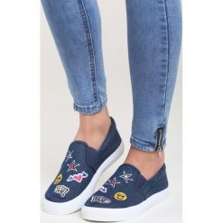 Granatowe Slip On Raya. Trampki i tenisówki damskie marki bonprix. Za 29.99 zł.
