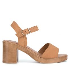 Sandały Lasocki. Brązowe sandały damskie Lasocki, bez wzorów, bez obcasa, na słupku, bez zapięcia. Za 169.99 zł.