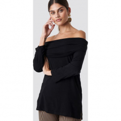 NA-KD Sweter z lekkiej dzianiny z odkrytymi ramionami - Black. Swetry damskie marki NA-KD. W wyprzedaży za 26.47 zł.