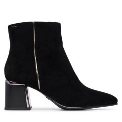 Botki Tamaris. Czarne botki damskie Tamaris, bez obcasa, na słupku, bez zapięcia. Za 484.99 zł.