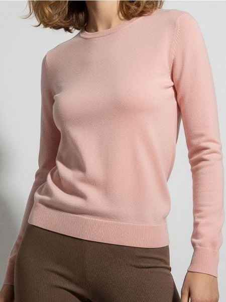 Lekki sweter basic - różowy. Czerwone swetry damskie Sinsay, l, bez wzorów, bez kołnierzyka, bez ramiączek, bez kaptura. Za 29.99 zł.