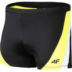 Kąpielówki męskie MAJM207 - GŁĘBOKA CZERŃ. Czarne kąpielówki męskie 4f, z elastanu. Za 49.99 zł.