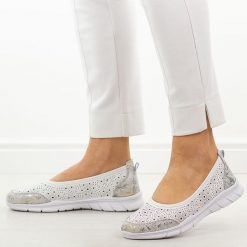 Białe ażurowe skórzane baleriny damskie Jezzi 9997. Brązowe baleriny damskie Jezzi, na jesień, w ażurowe wzory, z jeansu, casualowe, bez obcasa, na płaskiej podeszwie. Za 189.00 zł.