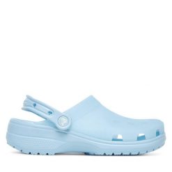 Klapki Crocs. Niebieskie klapki damskie Crocs, bez wzorów, bez obcasa. Za 139.99 zł.