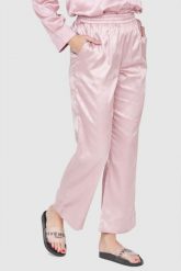 JUICY COUTURE Różowe satynowe spodnie piżamowe w logo. Czerwone piżamy damskie Juicy Couture, s, bez wzorów, z satyny, bez ramiączek. W wyprzedaży za 199.99 zł.