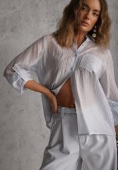 Niebieska Prześwitująca Koszula z Cyrkoniami Arialle. Niebieskie bluzki damskie Renee, l, bez wzorów, z jeansu, z asymetrycznym kołnierzem, bez ramiączek. Za 79.99 zł.