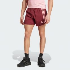 Szorty Own the Run 3-Stripes. Czerwone krótkie spodenki sportowe męskie Adidas, bez wzorów, z materiału, do biegania. Za 229.00 zł.