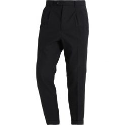 AllSaints TALLIS Spodnie garniturowe charcoal. Spodnie materiałowe męskie AllSaints, z bawełny. Za 779.00 zł.