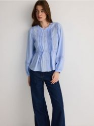 Bluzka z wiskozy - jasnoniebieski. Niebieskie bluzki damskie Reserved, l, bez wzorów, z wiskozy, bez kołnierzyka, bez ramiączek. W wyprzedaży za 59.99 zł.