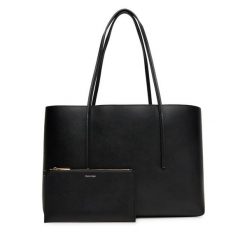 Torebka Calvin Klein. Czarne torebki do ręki damskie Calvin Klein, bez wzorów, bez dodatków. Za 589.99 zł.