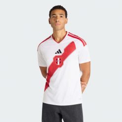 Koszulka Peru 26 Home. Białe koszulki sportowe męskie Adidas, bez wzorów, z tkaniny, bez kołnierzyka, bez ramiączek, climacool (adidas). Za 439.00 zł.