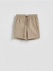 Szorty jogger regular fit - beżowy. Brązowe szorty męskie Reserved, l, bez wzorów, z bawełny. Za 119.99 zł.