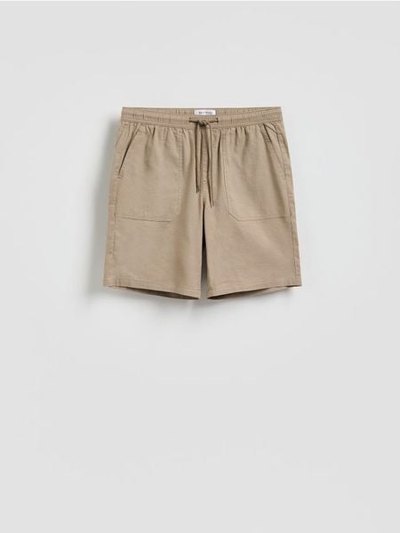 Szorty jogger regular fit - beżowy. Brązowe szorty męskie Reserved, l, bez wzorów, z bawełny. W wyprzedaży za 39.99 zł.