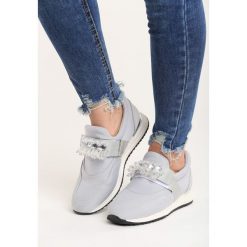 Szare Buty Sportowe Loud Silence. Szare obuwie sportowe damskie Born2be, z aplikacjami, z materiału. Za 29.99 zł.