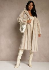 Jasnobeżowy Futrzany Płaszcz z Kapturem Zdobiony Pionowym Wzorem Elrinrahne. Brązowe płaszcze damskie Renee, l, z aplikacjami, z futra, klasyczne, z kapturem. Za 339.99 zł.